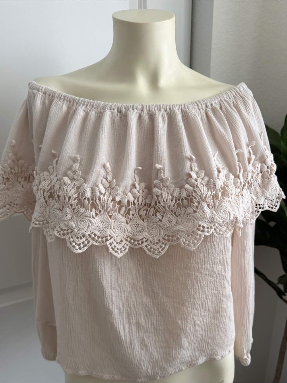 Coco + Jaimeson Off Shoulder Crochet Lace Coquette Cottagecore Blouse M